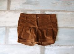 Women's Brown Shorts Corduroy Shorts XS Size > 97% Cotton, 3% Elastane  > Size : EUR 34 / US 4 > Unlined NOTE. Actual colors may vary. This is due to the fact that each monitor has different possibilities for displaying colors and that everyone sees these colors in their own way. PLEASE, look the actual measurements in description which are taken by hand and thus show the actual size. Measurements (laying flat): Waist : 38 cm / 15'' Hips : 48 cm / 18.9'' Length : 32 cm / 12.6'' Inseam : 11 cm / Shorts Cord, Cord Shorts, Corduroy Shorts, Brown Shorts, Skorts, Short Outfits, Favorite Outfit, Art Collection, Bathing Beauties