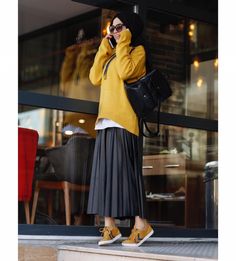 Pinterest: @adarkurdish Hijab Vintage, Ootd Hijab Casual, Look Boho Chic, Stile Hijab, Hooded Sweatshirt Dress, Hijab Look, Hijab Style Casual, Casual Hijab Outfit, Mode Boho