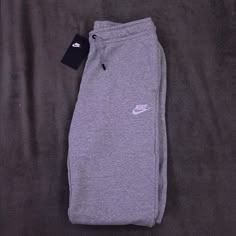 Women’s Small - Brand New/Tags Nike Joggers Women, Nike Grey Sweatpants, Best Loungewear, Womens Running Pants, Snap Pants, Cropped Sweatpants, Sporty Pants, Nike Sportswear Women