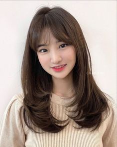 Layered Haircuts With Bangs, Medium Layered Haircuts, Oval Face Hairstyles, Haircuts Straight Hair