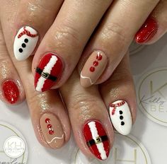 Christmas Nails Traditional, Christmas Nails Designs Gingerbread, Christmas Nails Nome, Father Christmas Nails, Christmas Nail Designs Santa, Cute Short Christmas Acrylic Nails, Cute Christmas Nails Gingerbread, Christmas Gingerbread Nail Art, Christmas Gingerbread Man Nails