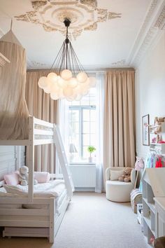 This room had a lot of space vertically, so it got styled with our "famliy high bunk bed", which gave this family two beds - one in size 120x200 cm and one 90x200 cm Small Shared Girls Bedroom, Small Toddler Rooms, Small Toddler Bedroom, Small Girls Bedrooms, Bunk Beds Small Room, Bed Inspiration, Boy And Girl Shared Bedroom, Ideas For Small Bedrooms, Girls Bunk Beds