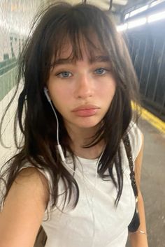 #model #modellife #celebrityfashion #lifestyle #style #aesthetic #subway #nyc #itgirl #1 Malian Weissman, Mrs Bella, Malina Weissman, The Nerve, Hair Stylies, Face Card, Formal Dinner, Cut My Hair, Hair Inspo Color