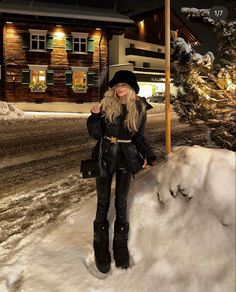 Russian Ski Outfit, Brown Moon Boots Outfit, Aspen Night Outfit, White Ear Muffs Outfit, Winter Russian Outfits, Cute Cold Outfits, Moon Boot Outfit, Silver Jacket Outfit