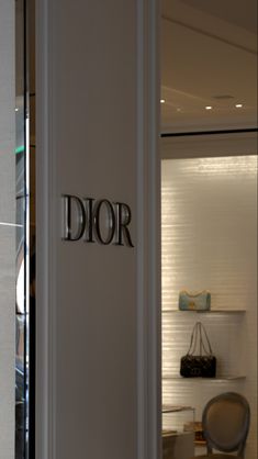 the name dior is displayed on the wall