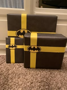 It was very simple I used black wrapping paper and cut yellow paper into strips printed the logo I found on Pinterest and taped it all together. My boyfriend absolutely love it and thought it was adorable. Batman Birthday Gifts For Boyfriend, Batman Tree Christmas, Cute Gift Ideas For Boyfriend Christmas, Bday Gift Box For Boyfriend, Batman Related Gifts, How To Wrap A Gift For Boyfriend, Cute Gift Wrapping Ideas For Boyfriend, Batman Presents For Him, Batman Gift Wrapping Ideas