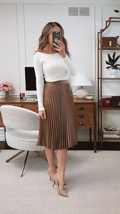 College Professor Aesthetic Woman, Corporate Fashion Office Chic Classy Work Outfits Business Casual, Asian Work Outfit, Gen Z Professional Outfits, Boss Babe Aesthetic Outfit, Therapist Fits, Professor Outfits Women, Professor Outfits, Court Outfits