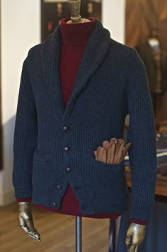 Style College, Shawl Collar Cardigan, Mens Fashion Inspiration, Knit Men, Cashmere Shawl, Mode Casual, Collar Cardigan, Mens Fashion Classy, Men Fashion Casual Outfits