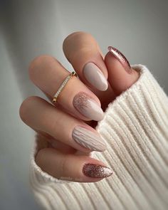 Short Pink Nails Beige Nails Design, December Nails, Christmas Gel Nails, Sweater Nails, Beige Nails, Oval Nails, Xmas Nails, Holiday Nails