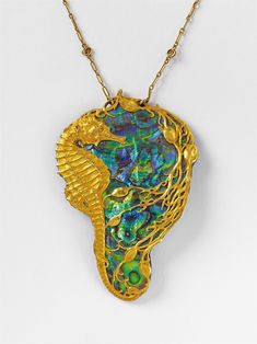 French art nouveau seahorse pendant, made of 18k gold and mother-of-pearl plaque. Attributed to Lionel-Aristide Le Couteux, circa 1900. From here. Pearl Comb, Bijoux Art Nouveau, French Art Nouveau, Art Nouveau Pendant, Seahorse Pendant, Edwardian Jewelry, Gold Water, French Jewelry, Cleveland Museum Of Art