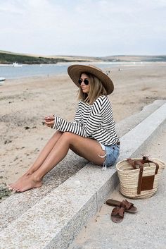 Summer Sea Outfits Beaches, Emma Hill Summer Style, Outfit With Straw Hat, Shorts Beach Outfits Women, Long Sleeve Beach Outfit, Beach Travel Outfit, Emma Hill, Round Aviator Sunglasses, Summer Vacation Style