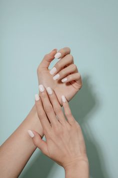 Manicure Photoshoot Ideas, Hand Modeling Poses, Hand Model Poses Product, Nails Poses Hands, Nail Photography Ideas Hands, Hand Poses For Nails