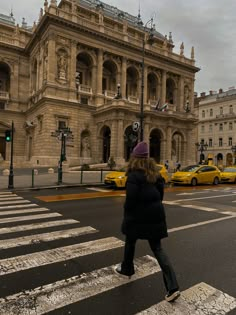 Picture in front of hungarian state opera house Budapest Engagement Photos, Budapest Instagram Story, Budapest Aesthetic, Vienna Christmas, Budapest City, Dancing House, Visit Budapest