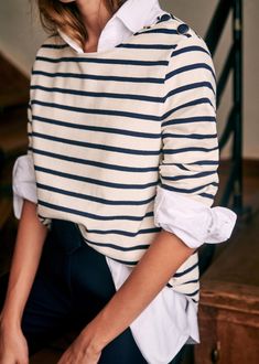 Long sleeve organic cotton t-shirt;Round collar;Lenght from the shoulder : 60 cm / 23,6 in (for a S) Style Parisienne, 일본 패션, Paris Mode, Mode Casual, 가을 패션, French Girl, Mode Inspiration, Outfit Casual, Parisian Style