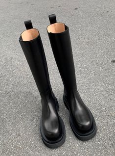 Material: leather upperMaterial: rubberHead shape: round headHeel shape: thick heelHeel height: middle heel (3-5CM)Popular boots: riding bootsFashion: Waterproof platformFunction: high, breathable, waterproof, skid-proof, warm and wear-resistant.Height: high cylinderThickness: ordinary thicknessWear: way sleeve/overshoesPattern: solid colorInner material: sheepskinInside the boot: superfine fiberBoot material: PU Color Wardrobe, Thick Heel Boots, Elastic Boots, Riding Boots Fashion, Popular Boots, Wardrobe Capsule, Womens Rain Boots, Chelsea Boots Women, High Heel Boots Ankle