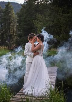 Outdoor Wedding Ideas Boho, Non Traditional Lesbian Wedding, Lesbian Country Wedding, Cottagecore Lesbian Wedding, Wedding Lesbian Ideas, Wlw Wedding Ideas, Sapphic Wedding, Granby Colorado, Lesbian Wedding Photography