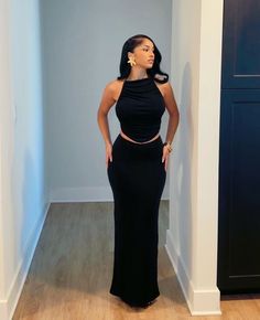 Ruffle Shirt And Skirt Outfit, Classy Expensive Aesthetic, Birthday Outfits Vacation, Classy Black Skirt Outfits, Summer Black Dress Outfit Classy, Modest Night Club Outfit, Best Vacation Outfits For Women, Pump Heels Outfit Dress, Classy Dress Black Women