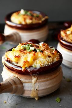 baked macaroni and cheese is being drizzled on top of the pot