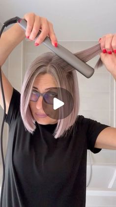 NerminYesil on Instagram: "Ein Paar Waves mit meiner kürzeren Haarlänge 🤩 schreibt gerne in den Kommentaren wie es Euch gefällt #waves #waveshair #shorthairstyle #bobhairstyles #frisur #haarstyling #haarstyle #hairvibes #hairfall #hairgoals #hairlove #greyhair #hairbrained #glätteisen #styler #new #trend #fashion" Glamour Room, How To Curl Short Hair, Hair Curling, Hair Tips Video, Hair Tutorials For Medium Hair, Beauty Remedies, Love Your Hair, Short Hair Styles Pixie, Style Hair