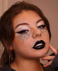 Makeup Looks For Halloween, Black Halloween Makeup, Spider Web Makeup, Pelottava Halloween, Cool Makeup, Holloween Makeup, Last Minute Halloween