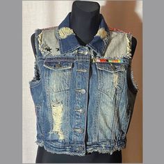 In good condition .    BE SURE TO MEASURE FOR YOUR CLOTHING SIZES! Vintage denim vest with appliqués, vintage style. Brand: Rue 21    Size: USA XL    Material: 100% cotton Measurements: Lay flat and tied closed Shoulder width; 37.5 cm, 15 inches Width under the sleeves; 53 cm, 21 inches Length; 48 cm, 19 inches Be careful with measurements, because waist, hip and chest circumference must be multiplied by 2 If you have any questions or need additional pictures, write. We do not accept the product Womens Denim Vest, Vintage Denim Vest, Vest Womens, Vest Outfits, Rue 21, Mode Vintage, Western Outfits, Denim Vest, Vintage Jeans