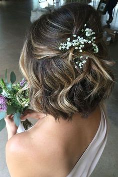 A Touch of Baby’s Breath Wedding Updos For Short Hair, Updos For Short Hair, Styled Hair, Wedding Updos, Mother Of The Bride Hair, Short Hair Lengths, Hairstyle Trends, Short Wedding Hair, Penteado Cabelo Curto