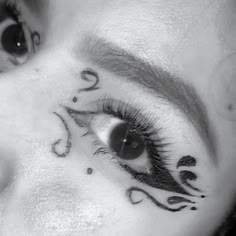 Eyeliner Design, Witchy Makeup, Traditional Makeup, Eyeliner Designs, Concert Makeup