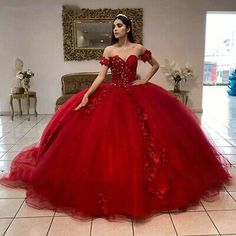 Red And Gold Quinceanera Dresses, Dark Red Quinceanera Dresses, Red Quince Dress, Red Quinceanera Ideas, Burgundy Quinceanera Dresses, Quinceanera Dresses Red, 15 Girls, Quinceanera Dresses Gold, Quinceanera Themes Dresses