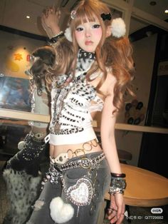 Gyaru Pose, Goth Princess, 2000s Japanese Fashion, Diamond Core, Outfit References, Women Portrait, Fashion Kawaii, Girl Fashion Style, Photo Cute