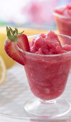 Frozen Strawberry Lemonade Grapefruit Smoothie, Frozen Strawberry Lemonade, Old Summer, Frozen Strawberry, Think Food, Frozen Drinks, Strawberry Lemonade, Frozen Strawberries, Smoothie Drinks