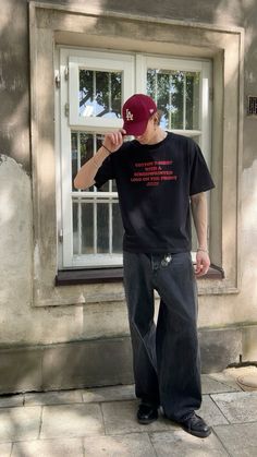 #outfit #inspiration #redhat #black #red Red Guy Outfits, Red Shirt Outfit Men Casual, Dark Red Outfit Men, Red Fits Men, Black And Red Outfit Classy, Wine Red Outfit, Red Cap Outfit, Cap Outfit Men, Red Black Outfit