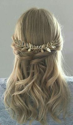 Greek Hairstyles Goddess, Debut Hairstyles, Greek Headpiece, Hair With Bobby Pins, Roman Hair, Roman Hairstyles, Leaf Hair Piece