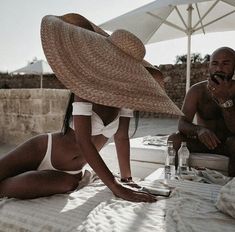 Jolie Photo, Beach Wears, Vacation Outfits, Straw Hat, Summer Time, Sun Hats, Summer Beach, Floppy Hat, Bathing Suits