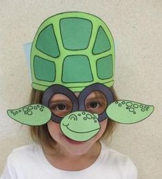 Make this sea turtle with your students as you study sea life or make a trip to a local aquarium. Animals Turtle, Craft Work For Kids, Turtle Crafts, Art Shed, Turtle Costumes, Ocean Unit, Masks Crafts, Animal Crafts For Kids, Animal Hats