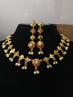 Traditional Beautiful  handcrafted Jadau  designer sets in semi precious pearls and stones  ◾24 carat gold plated  ◾ Repolishable Jewellery ◾Next to real jewellery ◾copper based jewellery Real Jewelry, Gold Plated Necklace, Indian Jewellery, Copper Jewelry, Favorite Jewelry, Charm Necklace, Semi Precious, Ruby, Portugal