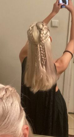 Braid Hairstyles White Women, Complicated Braided Hairstyles, Mermaid Core Hairstyles, Targaryen Inspired Hair, Midevil Hair Styles, Rhaenyra Targaryen Hairstyle, Swedish Hairstyles, Hunger Games Hairstyles, Hotd Hairstyle