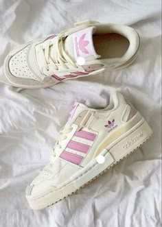 #sneakers #sneakersaddict #adidas #adidasshoeswomen Cute Sneakers Adidas, Shoes For Wedding, Dr Shoes, Trendy Shoes Sneakers, Pretty Shoes Sneakers, Cute Sneakers, Fresh Shoes, Hype Shoes, Girly Shoes