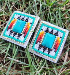 Ari Cassa on Instagram: “🖤🖤🖤❤🧡💛🐢 . . . . #nativeamerican #indigenousbeadwork #nativeamericanjewelry #sunset #sparkles #supportsmallbusiness #supportlocalbusiness…” Beaded Ideas, Diy Mom, Beadwork Ideas, Native Earrings, Indian Beadwork, Beaded Designs, Native Crafts, Bead Tips, Beaded Earrings Native