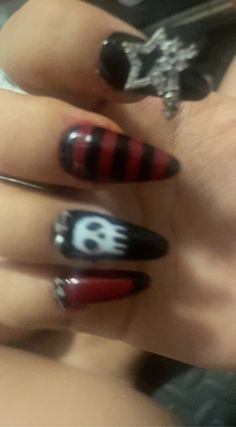 Black Grunge Nails, Simple Gothic Nails, Nail Inspo Red, Nails Gothic, Gothic Nails, Goth Nails, Black Grunge