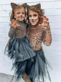 Costume Halloween Famille, Halloween Costume Ideas Diy, Costume Ideas Diy, Halloween Costume Couple, Leopard Costume, Halloween Costumes To Make, Best Couples Costumes, Great Halloween Costumes, Hallowen Costume