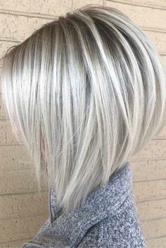 Bob Hairstyles 2018, Dunner Wordend Haar, Video Makeup, Stacked Bob Haircut, Straight Blonde Hair, Hair 2018, Blonde Hair Shades, Hair Shades, Platinum Blonde Hair