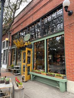 A cute picture of the exterior of a flower and trinket shop called dirt flowers in the bishop arts district of Dallas, Texas. Dallas Bishop Arts District, Dallas Photography Locations, Flower Shop Ideas, Aesthetic Flower Shop, Bishop Arts District Dallas, Flower Shop Aesthetic