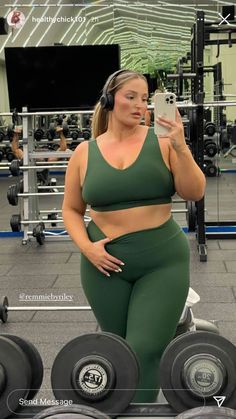 Mid Size Workout Aesthetic, Gym Plus Size Aesthetic, Workout Outfits Women Plus Size, Thick Gym Aesthetic, Plus Size Workout Aesthetic, Curvy Gym Outfit