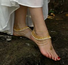 Barefoot+anklet+sandals+for+beach+lovers+and+boho+by+ForeverSoles Anklets Indian, Bridal Anklet, Beach Wedding Sandals, Bijoux Art Nouveau, Barefoot Sandal, Anklet Designs, Ankle Jewelry, Desi Wedding