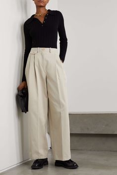 Tailored Trousers Outfit, Pleated Pants Outfit, Wide Leg Trousers Outfit, Summer Business Casual Outfits, Outfit Oversize, Loafers Outfit, Trouser Outfit, Denim Essentials, High Waisted Wide Leg Pants