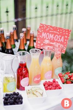 Baby Shower Ideas For Girls Themes, Baby Shower Menu, Idee Babyshower, Sprinkle Shower, Boy Baby Shower Ideas, Bumbo, Sprinkle Baby Shower, Cadeau Baby Shower, Interior Vintage