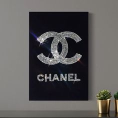 the chanel logo is shown on a black background with white letters and diamonds in front of it