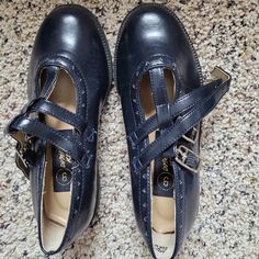 Vintage Dyna Kids Brand Little Girl Navy Colored Dress Shoes. Size 9. Beautiful Mary Jane School Shoes With Closed Toe, School Mary Janes With Closed Toe, Casual Mary Janes For School With Closed Toe, Blue Closed Toe Mary Janes, Shoes Brand, Shoes Color, Kids Branding, Navy Color, New Vintage