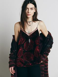 Free People Free People Velvet, Looks Party, Neue Outfits, Free People Clothing Boutique, Grunge Goth, Velvet Fashion, Glam Rock, Inspired Outfits, Dark Fashion