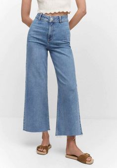 Mango CATHERIN - Flared Jeans - azul medio Beige Mom Jeans, Black Culottes, Ankle Brace, Moda Denim, Premium Denim Jeans, Mango Jeans, Tapered Leg Jeans, Light Jeans, Jean Flare